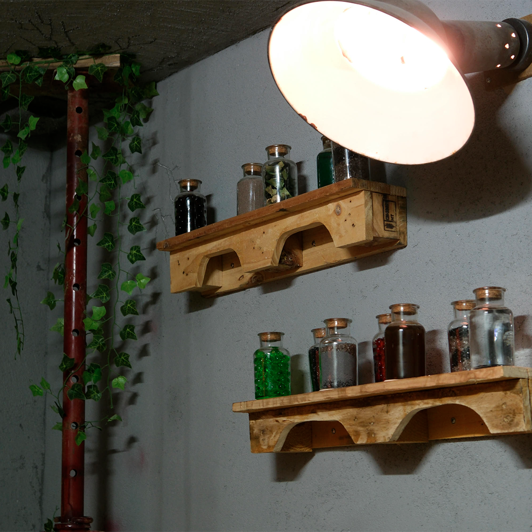 Livre noir étagère